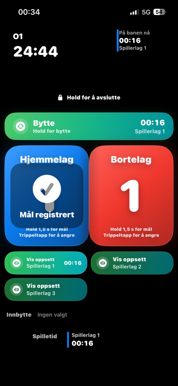Pågående kamp med mål, bytteknapp og spilletid